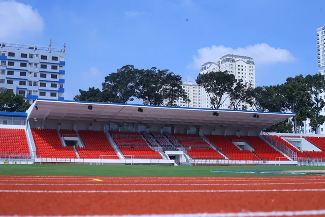 Sân Thống Nhất với diện mạo mới, chờ thêm khán đài B để trở lại với bóng đá Việt - Ảnh 1.