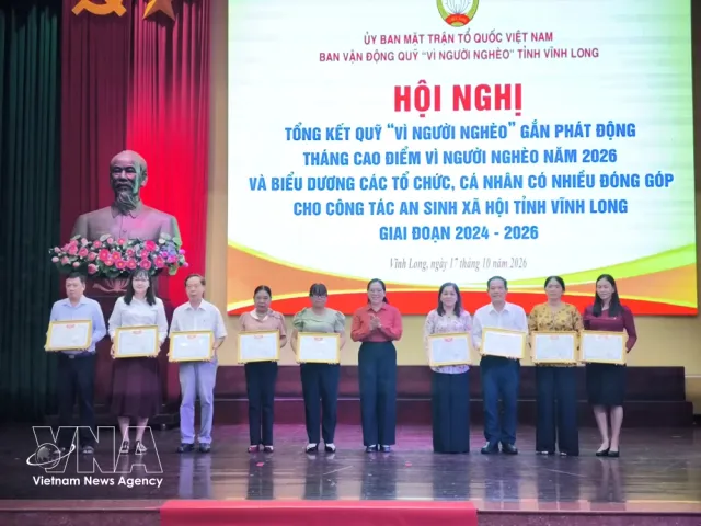 Ho Chi Minh City, Vinh Long raise funds for the poor - Ảnh 1.