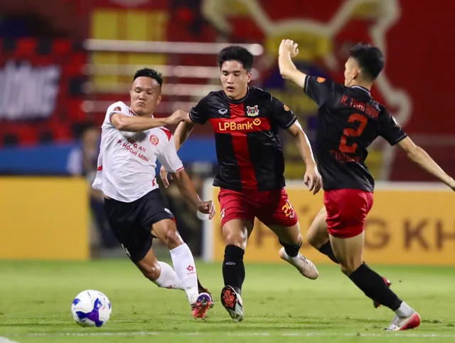 V.League 2026/27: Ninh Bình thất thủ trước Công an TP Hồ Chí Minh, SLNA giữ vững ngôi đầu - Ảnh 2.