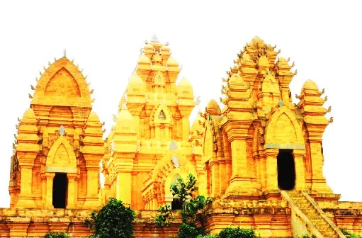 Cham tower at the Vietnam National Village for Ethnic Culture and Tourism (Photo:Internet)