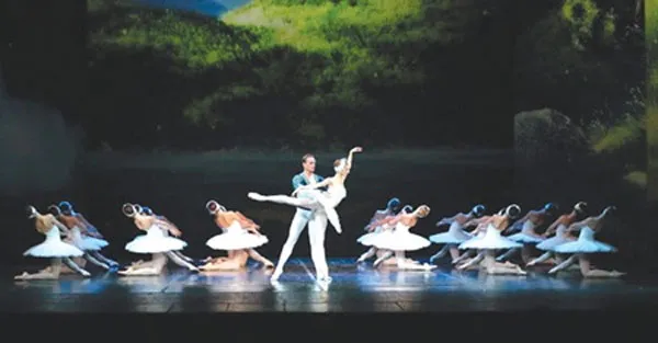 Another dimension: The classical ballet Swan Lake will be staged in Ha Noi on August 1 with 3D animated graphics. — Photos talarium.com