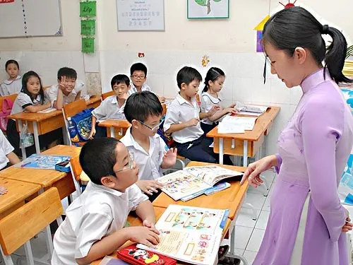 Poor quality teachers were among the main reasons forthe ineffective English training