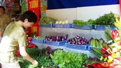 The price increase of vegetables contributes to the rise of the group of restaurants and food services (photo: Nhan Dan)