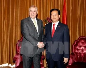 Prime Minister Nguyen Tan Dung (R) and Prince Andrew - the Duke of York (Photo: VNA)