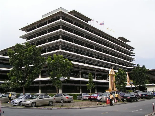 The Bank of Thailand (photo: Panoramio)