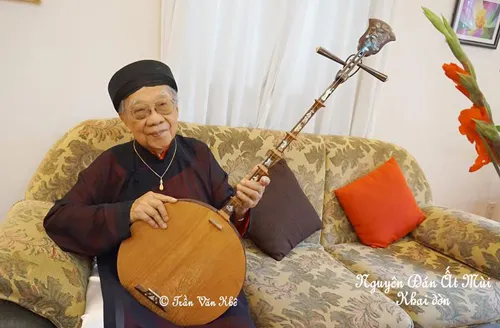 Professor Tran Van Khe on lunar New Year 2015 at his home