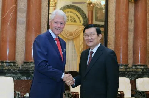 President Truong Tan Sang received former US President Bill Clinton