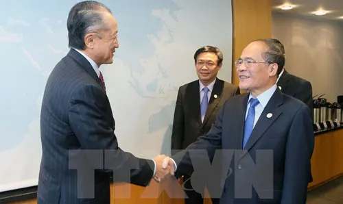 National Assembly Chairman Nguyen Sinh Hung met with World Bank President Jim Yong Kim. (Photo:VNA)