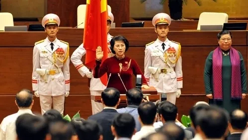 Chairwoman of the 14th NA Nguyen Thi Kim Ngan takes an oath of office on the morning of July 22. (NDO)