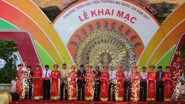The ribbon cutting ceremony to open the fair (Credit: NDO)