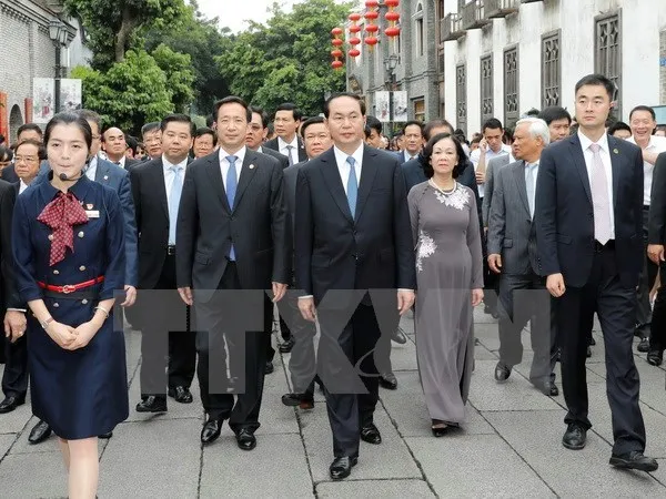 President Tran Dai Quang visits the ancient quarter of Sanfang Qi Xiang (Photo: VNA)