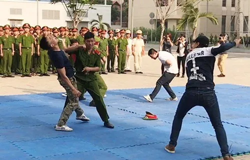 Scene at a crime-fighting drill (Illustrative photo: vnexpress)