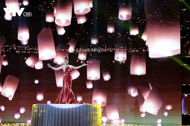 Singer Ho Quynh Huong in Hello 2018's stage