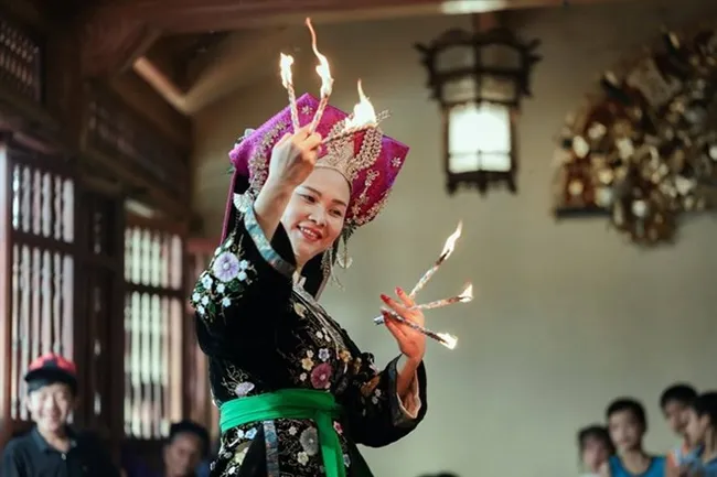 Performers will present trance performance to pay tribute to 50 genies worshipped by the Mother Goddesses beliefs. (Source: VNA)