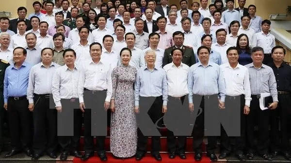 General Secretary Nguyen Phu Trong poses for a photo with the Hai Phong Party Commitee's Standing Board and the city's key leaders.