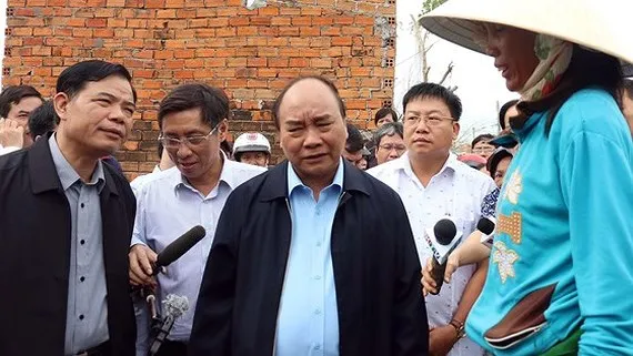 Vietnamese Prime Minister Nguyen Xuan Phuc visits families affected by typgoon Damrey in Van Ninh district