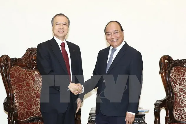 Prime Minister Nguyen Xuan Phuc (R) and President of Tokyo Gas Co Ltd Michiaki Hirose (Source: VNA)