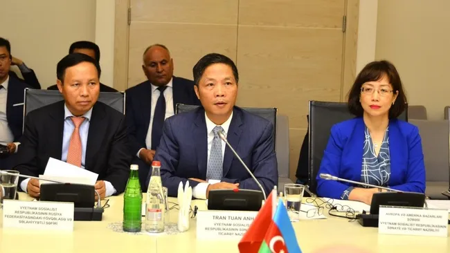 Vietnamese Minister of Industry and Trade, Tran Tuan Anh, speaks at the meeting. (Photo: AZERTAC)