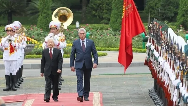 Party General Secretary and President Nguyen Phu Trong (L) and President of the Council of State and Council of Ministers of Cuba Miguel Diaz-Canel (Photo: VNA)