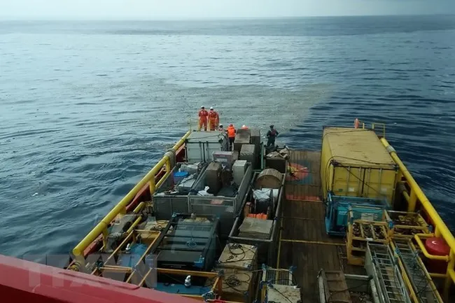 Indonesia's National Search and Rescue Agency detects oil slick at West Java waters where Boeing 737 MAX 8 is defined to go down (Source: AFP/VNA)