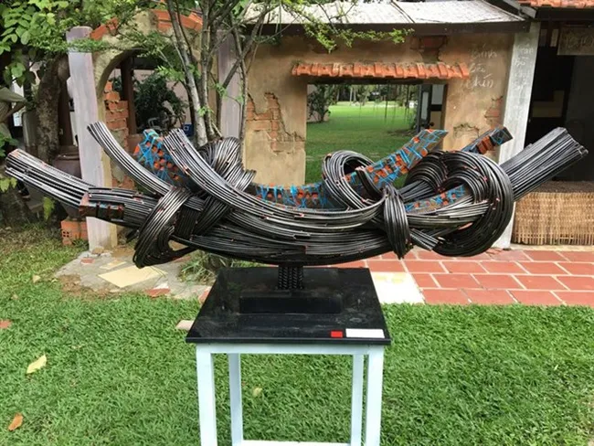 Pho Day (City of Wire), a sculpture made of iron by Tran Viet Ha (Photo: VNA)