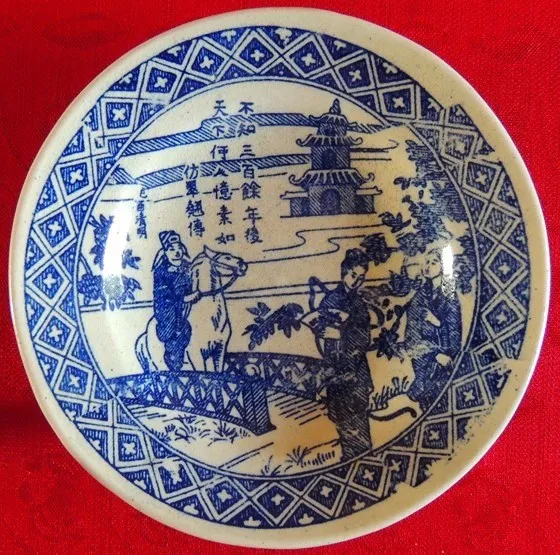 The pottery disk depicting the Kieu sisters was found in Nghe An (Photo: sggp.vn)