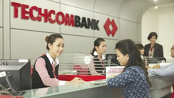 Transaction at Techcombank (Illustrative image. Source: http://www.sggp.org.vn)