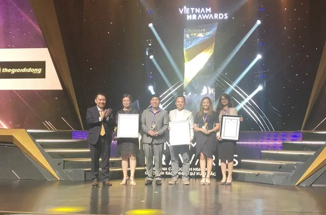 The Vietnam HR Awards 2018 were presented on November 27 (Photo: VNA)