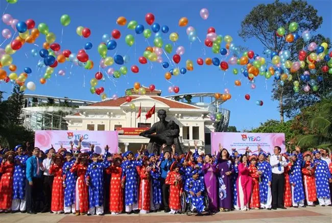 A collective wedding was held for 100 couples who are disadvantaged workers in Ho Chi Minh City on September 2 (Photo: VNA)