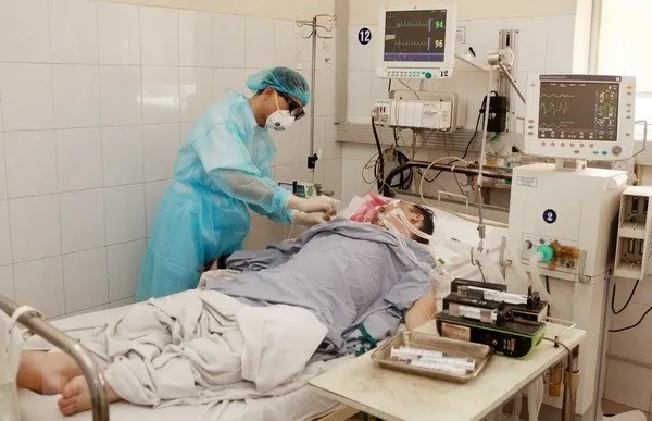 Patients with symptoms of A/H1N1 swine flu should receive treatment at hospitals and be segregated to prevent the spread of the virus (Photo: VNA)