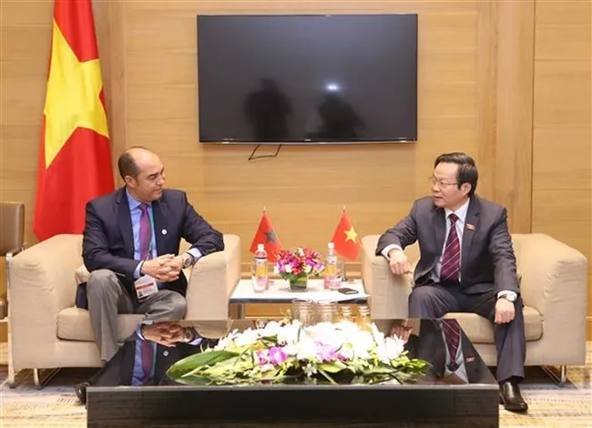 National Assembly (NA) Vice Chairman Phung Quoc Hien (R) meets with a delegation from Morocco led by Vice President of the House of Representatives Mohammed Ouzzine (Photo: VNA)