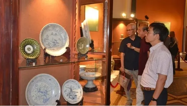 The exhibition attracts many visitors