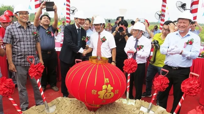 At the groundbreaking ceremony for the Europlast Long An solar power plant. (Photo: baolongan.vn)