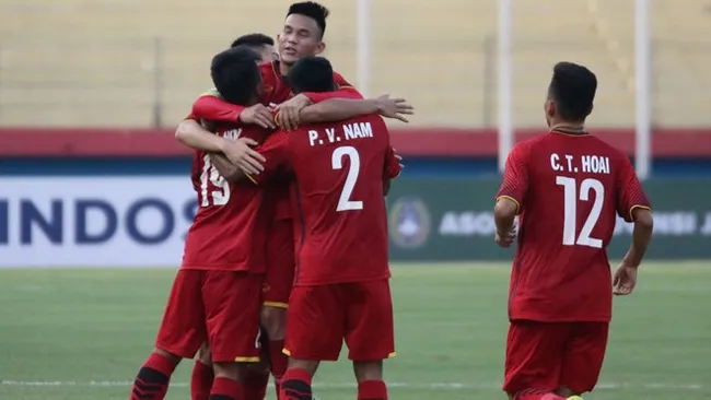 With this victory, Vietnam U19 headed to the top of group A (photo: VFF)
