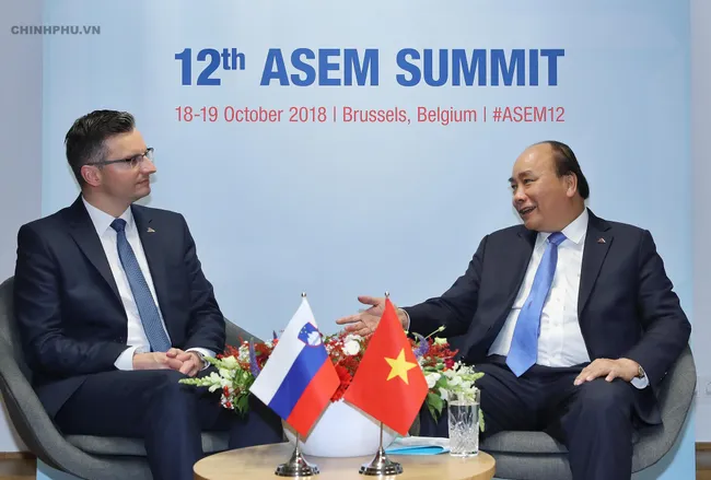 PM Nguyen Xuan Phuc and Slovenian counterpart Marjan Sarec. Photo: VGP