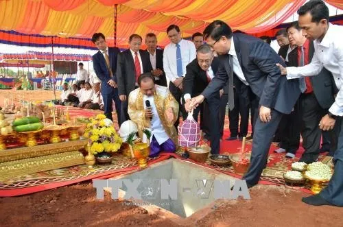 The ground breaking ceremony of the model border market in Cambodia on Tuesday. — VNA/VNS Photo Minh Hung