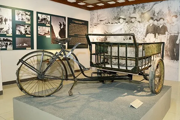 Weapons, not rubber: The tricycle what Commando Ba Mu used to transport weapons to the battlefield. 
(Photo: VNA)