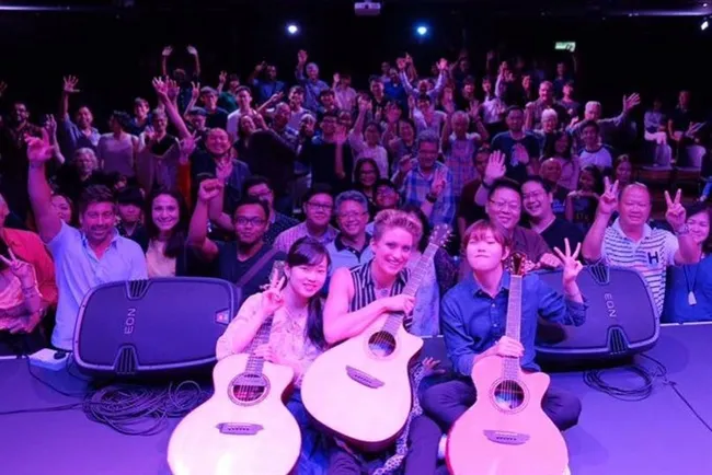 Three strings: Kanaho (left), Christie Lenee and Erica Cho at the opening concert in Kuala Lumpur 2017 . — Photo facebook Guitar Concerts in Vietnam