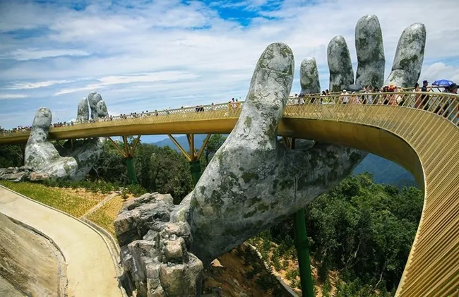 The Cầu Vàng (Golden Bridge) in the central coastal city of Đà Nẵng (Photo: VNA)
