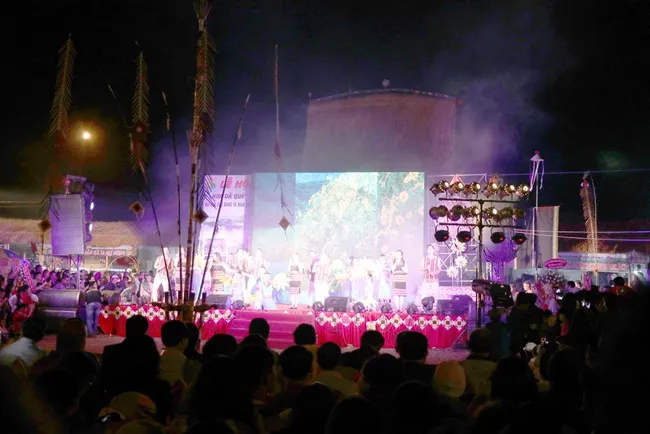 The opening ceremony of the wild sunflower festival on November 10 night (Photo: VNA)