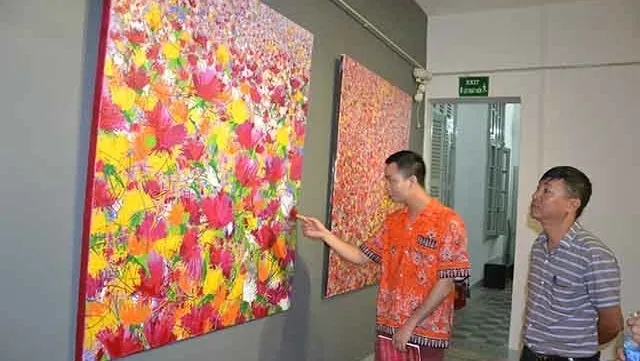 The exhibition attracts many visitors