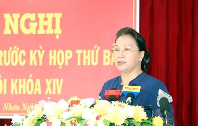 NA Chairwoman Nguyen Thi Kim Ngan addresses  a meeting with voters in Can Tho (Photo: VNA)