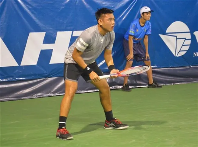 Vietnamese No. 1 tennis player Ly Hoang Nam in a match of the Vietnam Tennis Open Da Nang City 2019 (Photo: VNA)