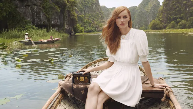 A model with her bag in Trang An, Ninh Binh (Photo: Louis Vuitton)