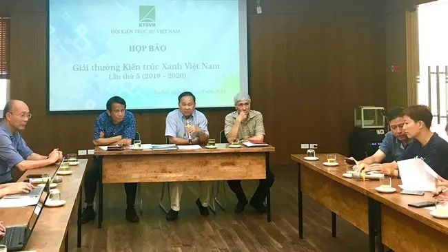 At the press conference on 5th Vietnam Green Architecture Award (Photo: hanoimoi.com.vn)