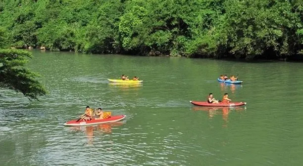 Visitors at Phong Nha - Ke Bang National Park (Photo: VNA)