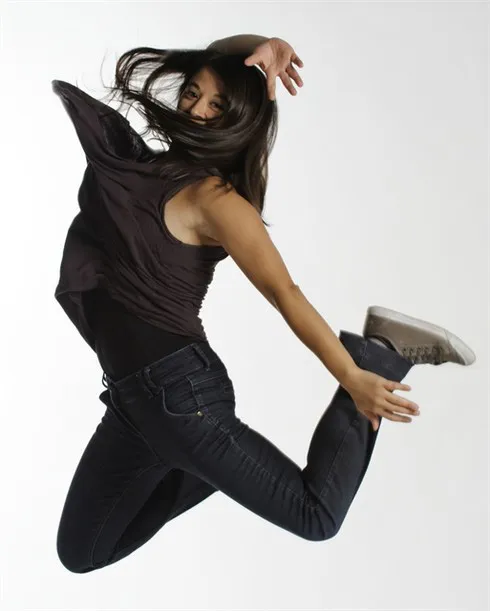Vietnamese-French choreographer Anne Nguyen of the Compagnie par Terre dance troupe will introduce an interactive contemporary dance called Danse Des Guerriers De La Ville (Dance of the Warriors of the City) from November 27 to December 4. It is one of five main activities of the second Franco-Vietnamese Days of Innovation held in HCM City. — Photo courtesy of the organiser