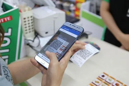 A customer makes payment by QR code at a supermarket