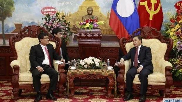 Deputy Foreign Minister Nguyen Minh Vu (L) meets with Lao Ambassador Sengphet Houngboungnuang on November 28 (Photo: baoquocte.vn)