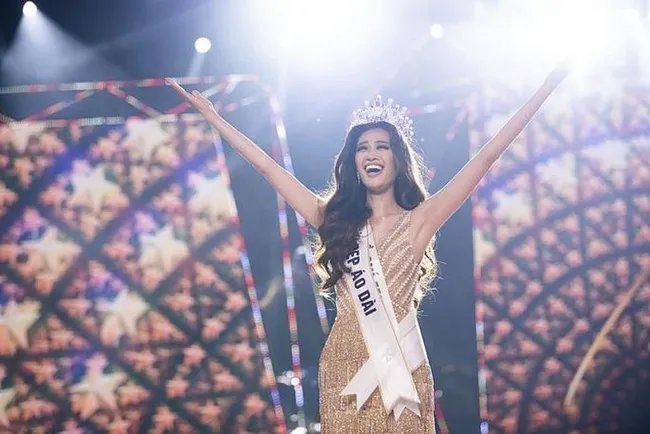 Nguyen Tran Khanh Van crowned Miss Universe Vietnam 2019